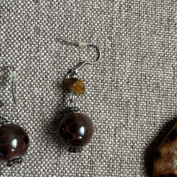 Leopard Print Silver Necklace and Earring Set - Picture 3 of 3